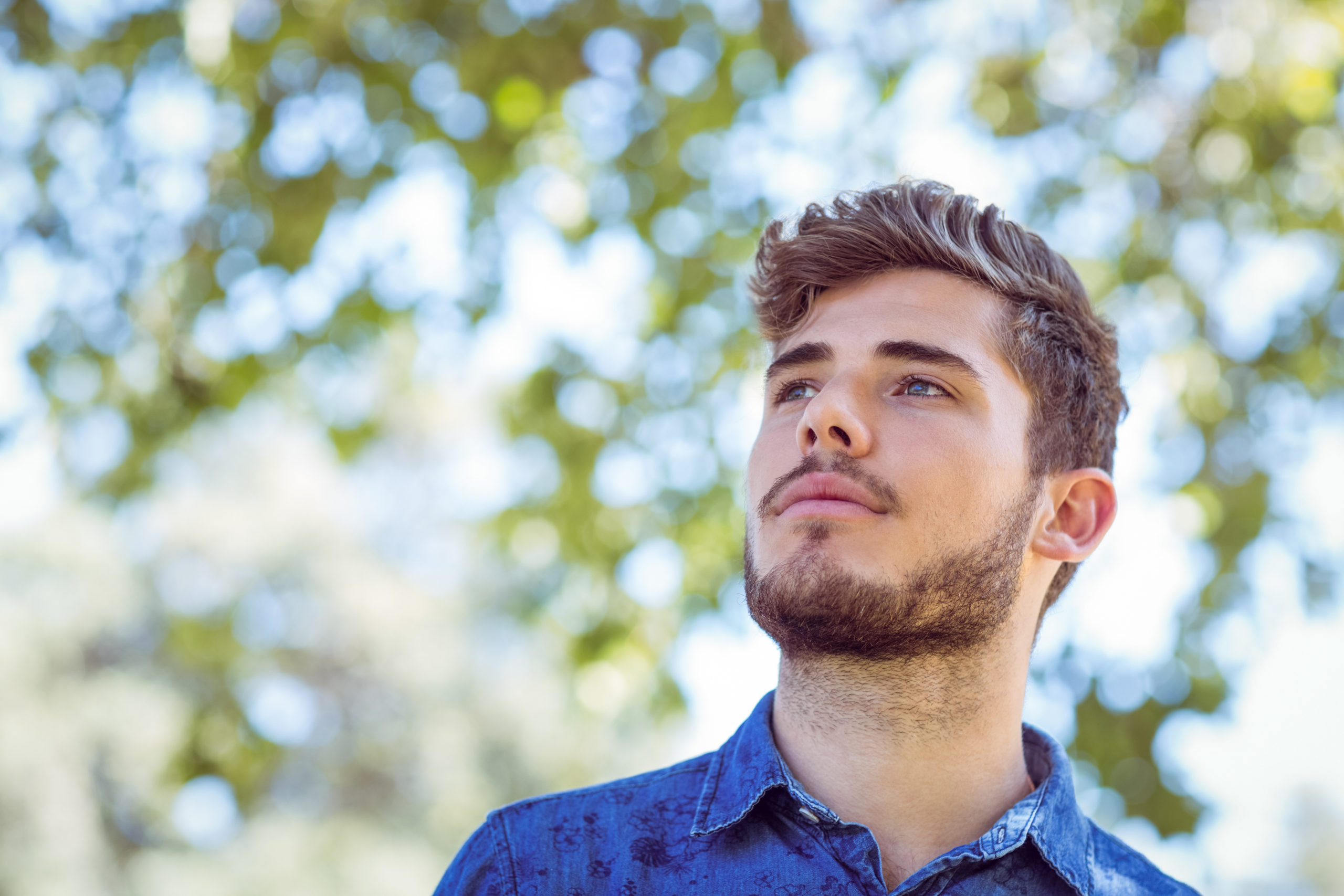 storytelling to attract women man gazing